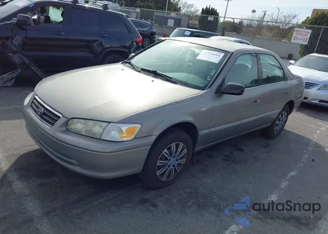 2000 Toyota Camry Le V6 z USA, uszkodzony, nr VIN 4T1BF22K8YU105645